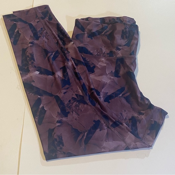 Crivit leggings SZ L GUC, polyester/Lycra blend nice weight, abstract floral - Picture 2 of 11